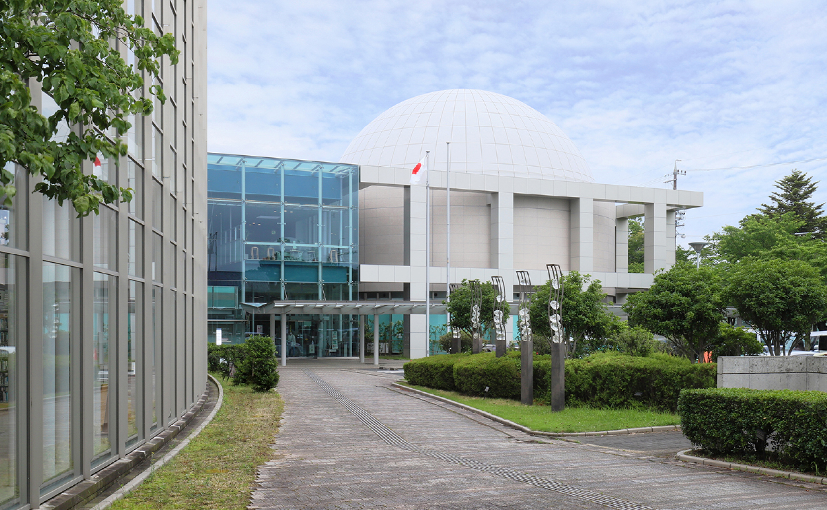 豊川市中央図書館